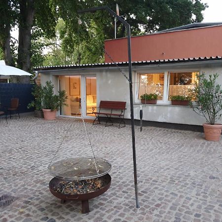 Ferienwohnung Lindenhof, Zentrumsnah Mit Terrasse Und Grillmoeglichkeit 马格德堡 外观 照片